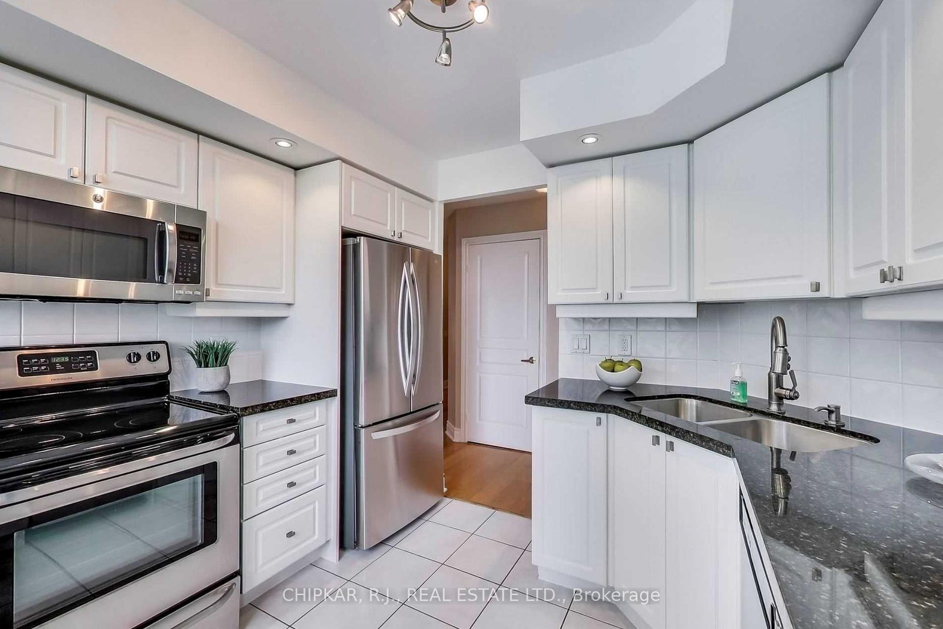 3 Bedrooms Condo at 15 Northtown,  Toronto For sale
