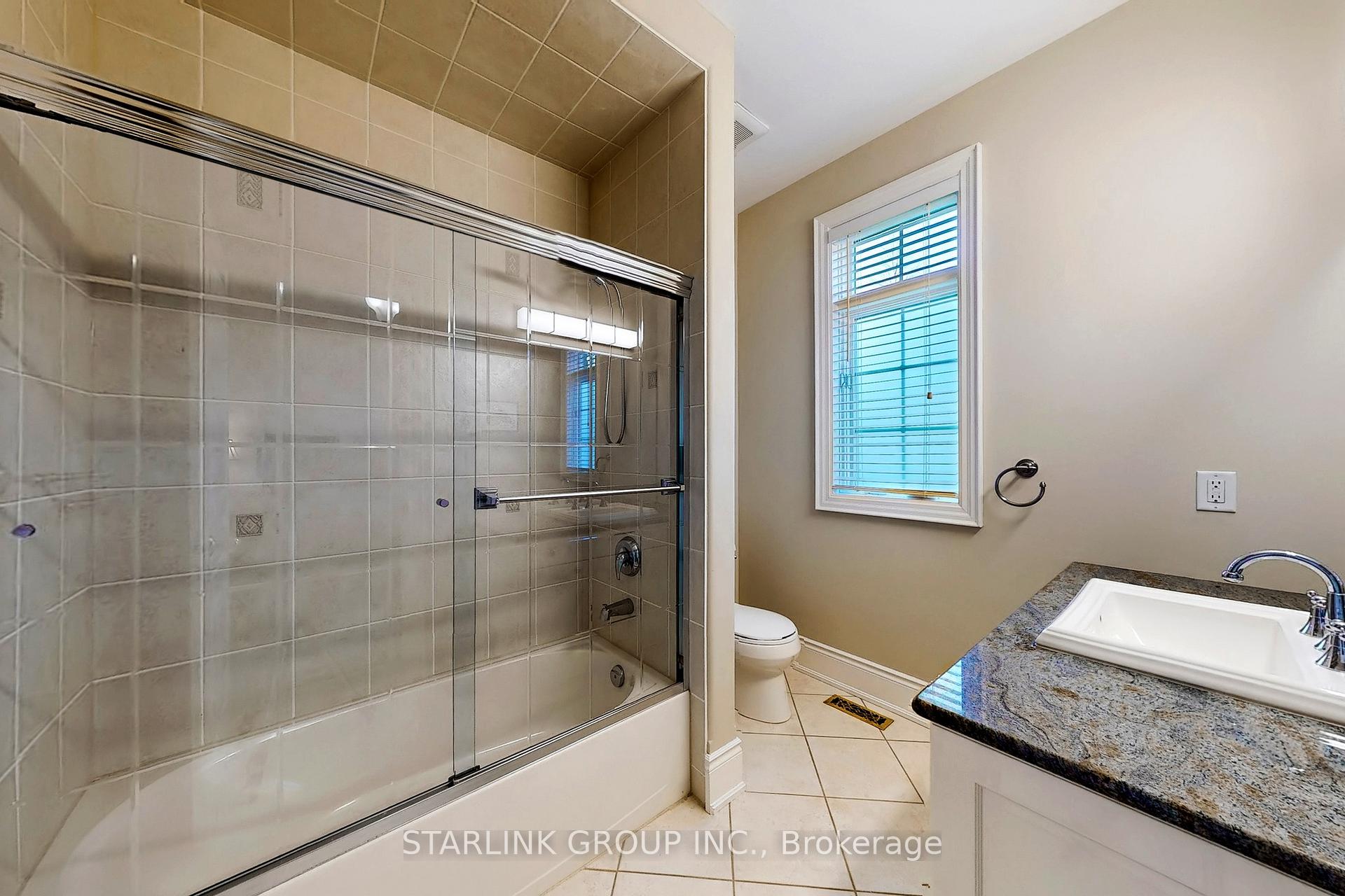 6 Bedrooms Condo at 729 Hidden Grove,  Mississauga For sale