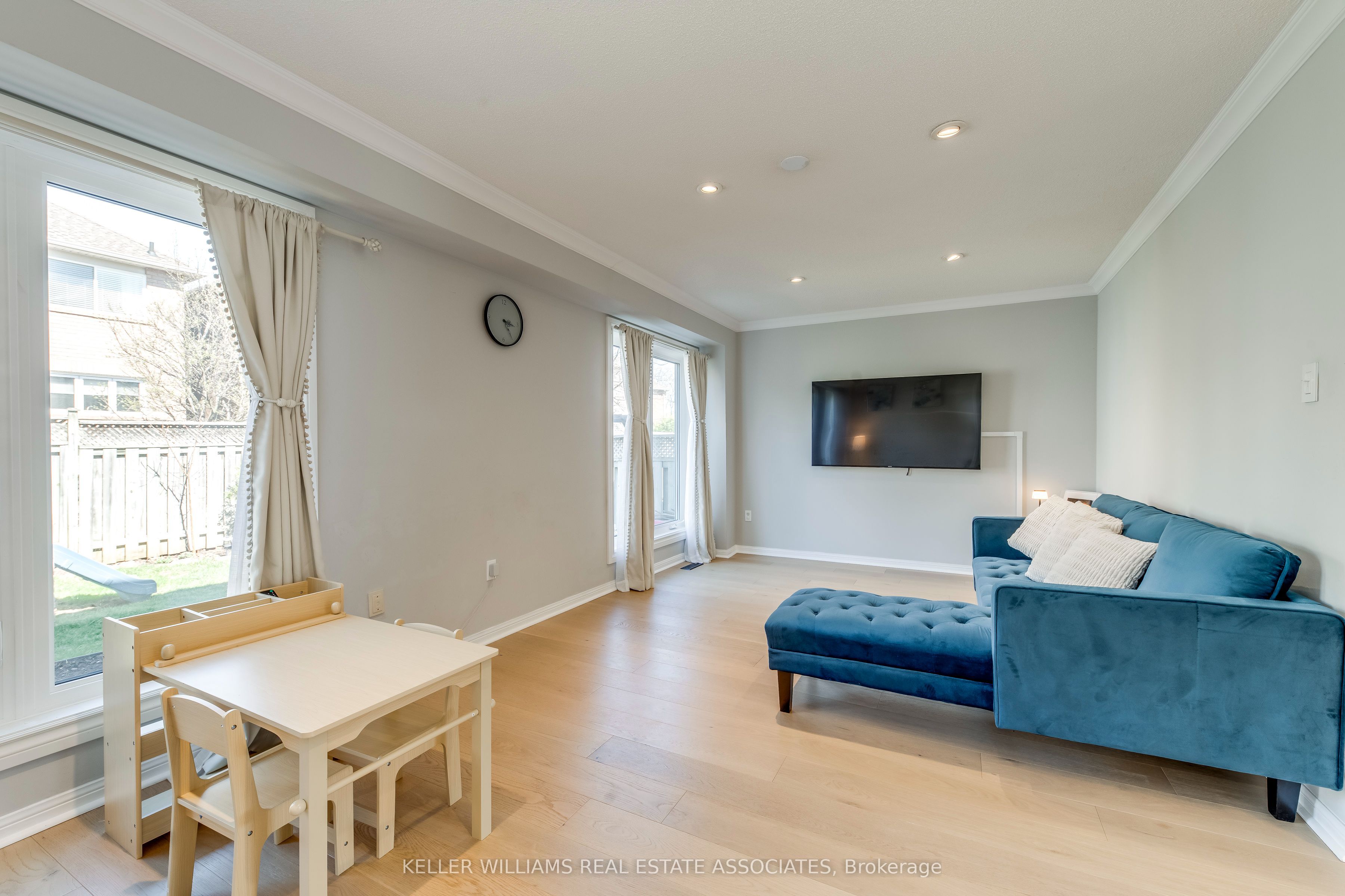 2249 Oakhaven Drive, Oakville, ON L6M 3X9
