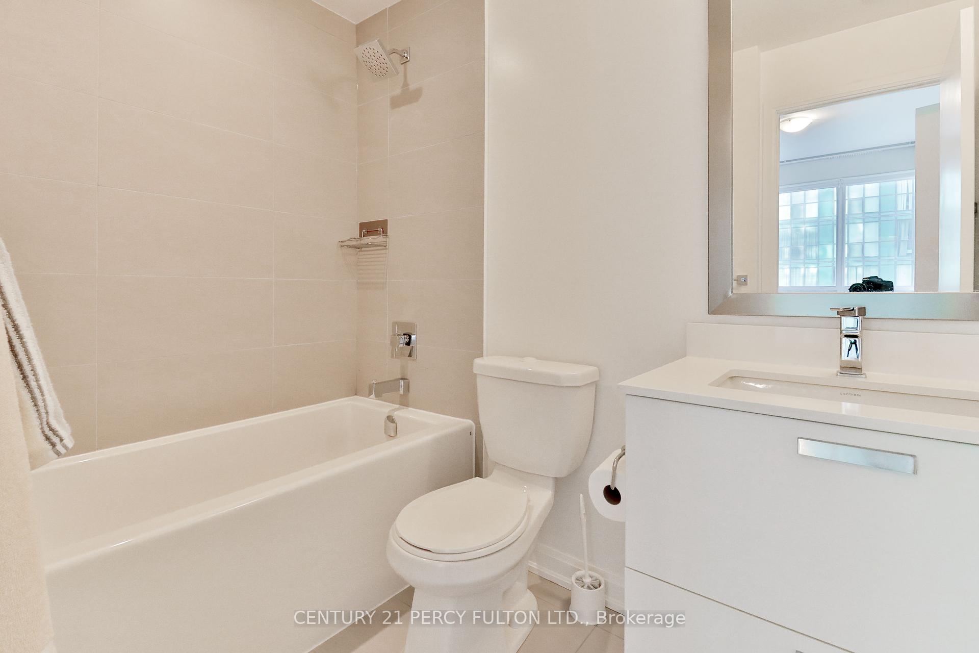 2 Bedrooms Condo at 9 Bogert, Toronto For sale
