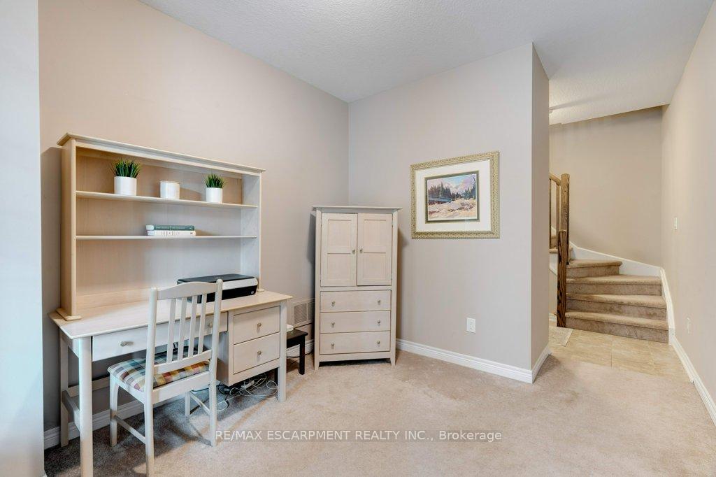 2 Bedrooms Condo at 257 Parkside, Hamilton For sale