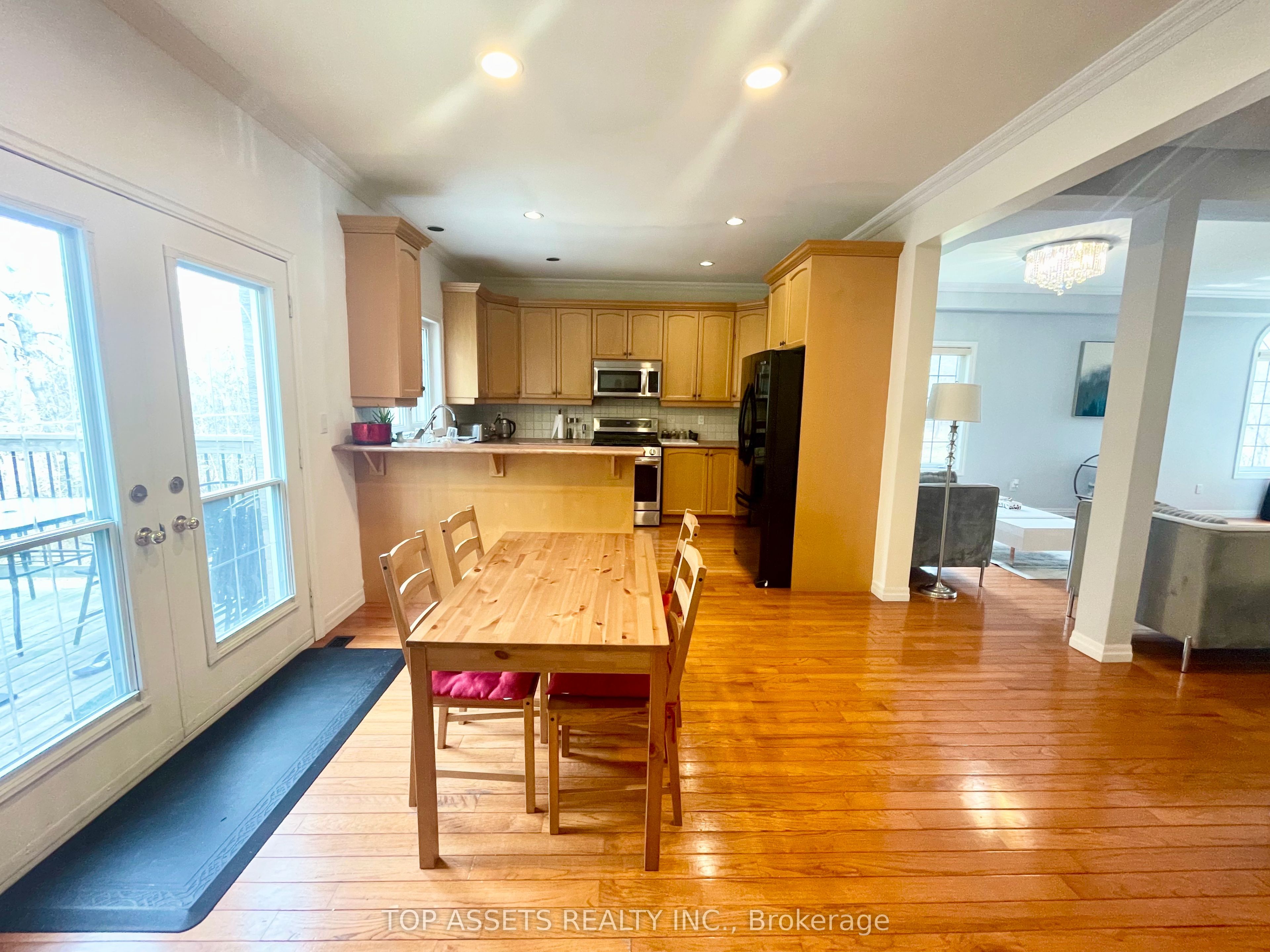 32 Headwater Crescent