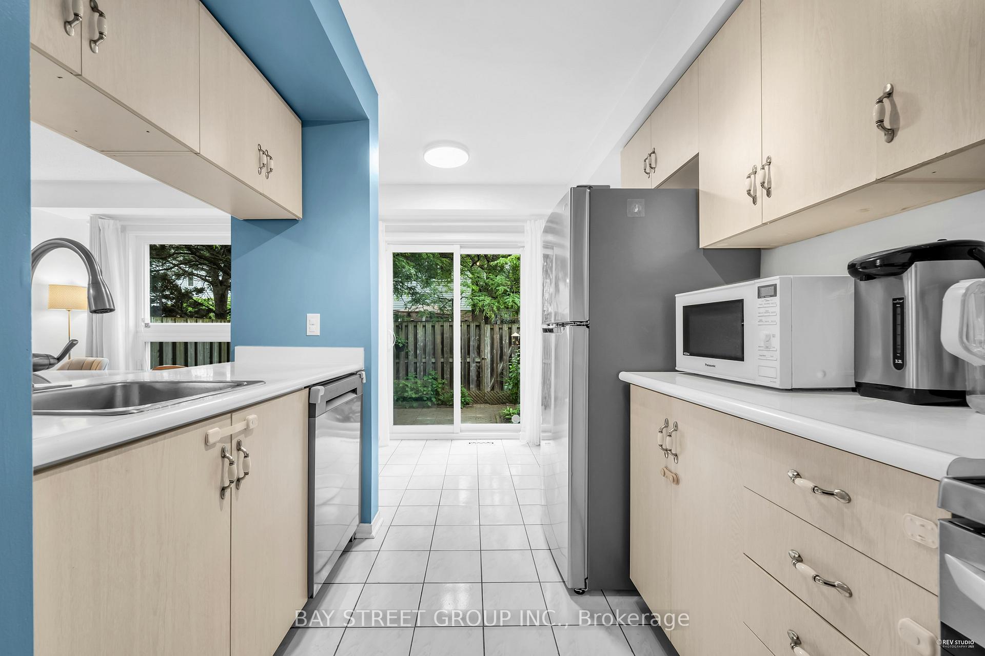3 Bedrooms Condo at 1240 Westview, Oakville For sale