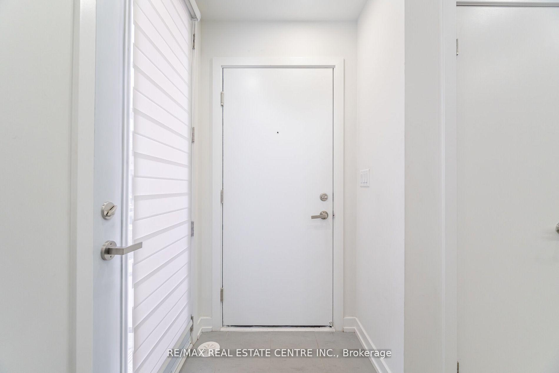2 Bedrooms Condo at 3562 Colonial,  Mississauga For sale