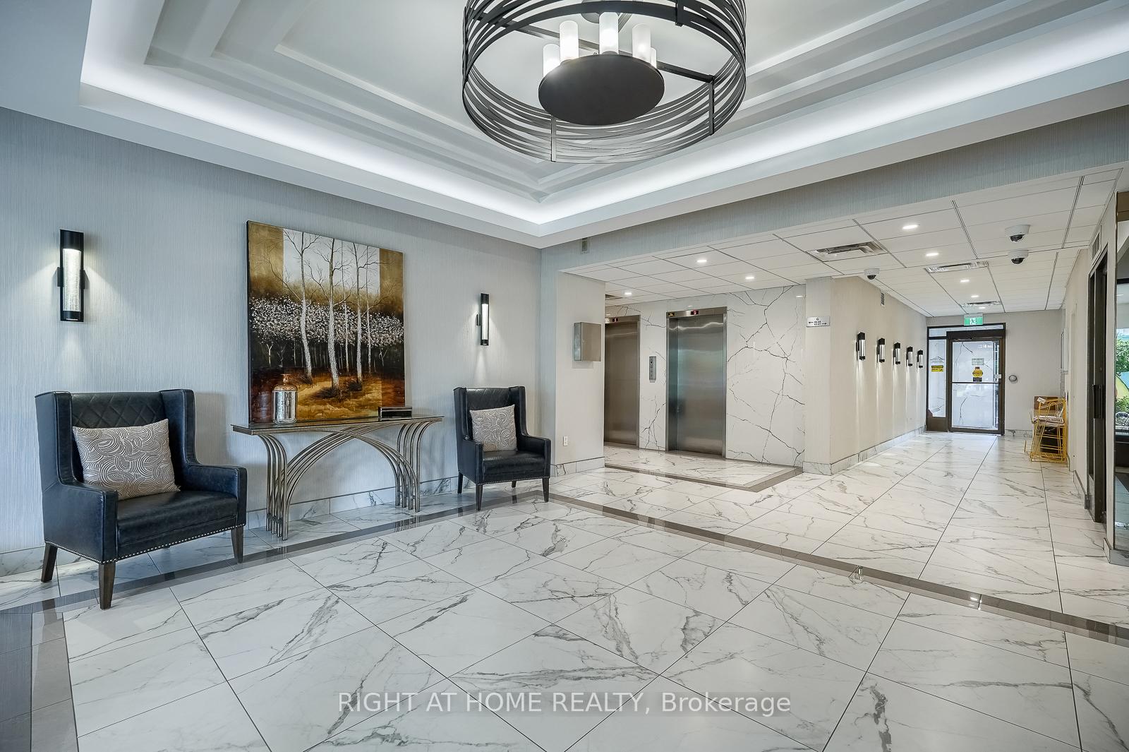 2 Bedrooms Condo at 2542 Argyle, Mississauga For sale