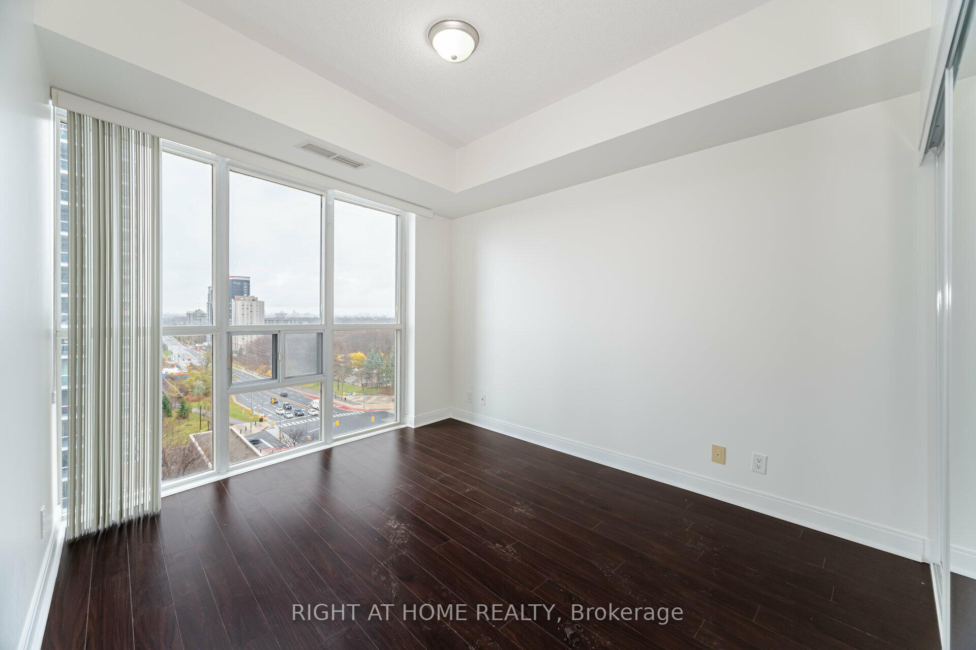 2 Bedrooms Condo at 70 Absolute, Mississauga For sale