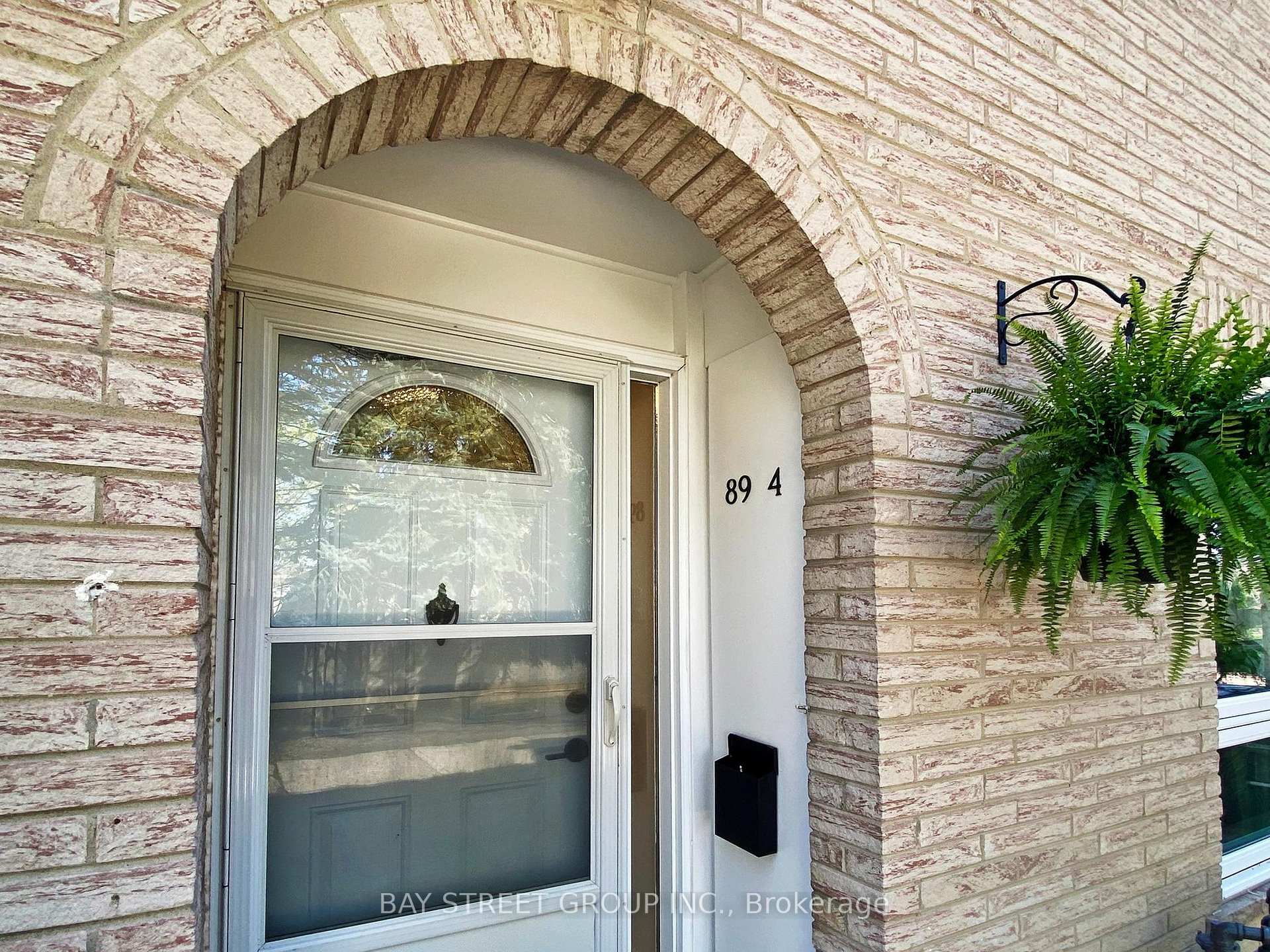 3 Bedrooms Condo at 89 Rameau, Toronto For sale