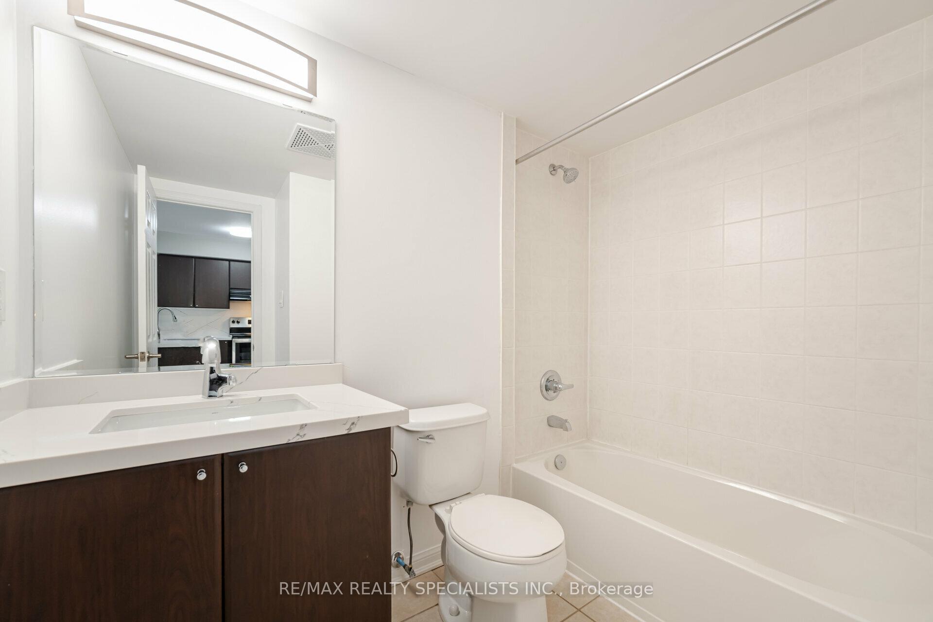 2 Bedrooms Condo at 3070 Rotary, Burlington For sale
