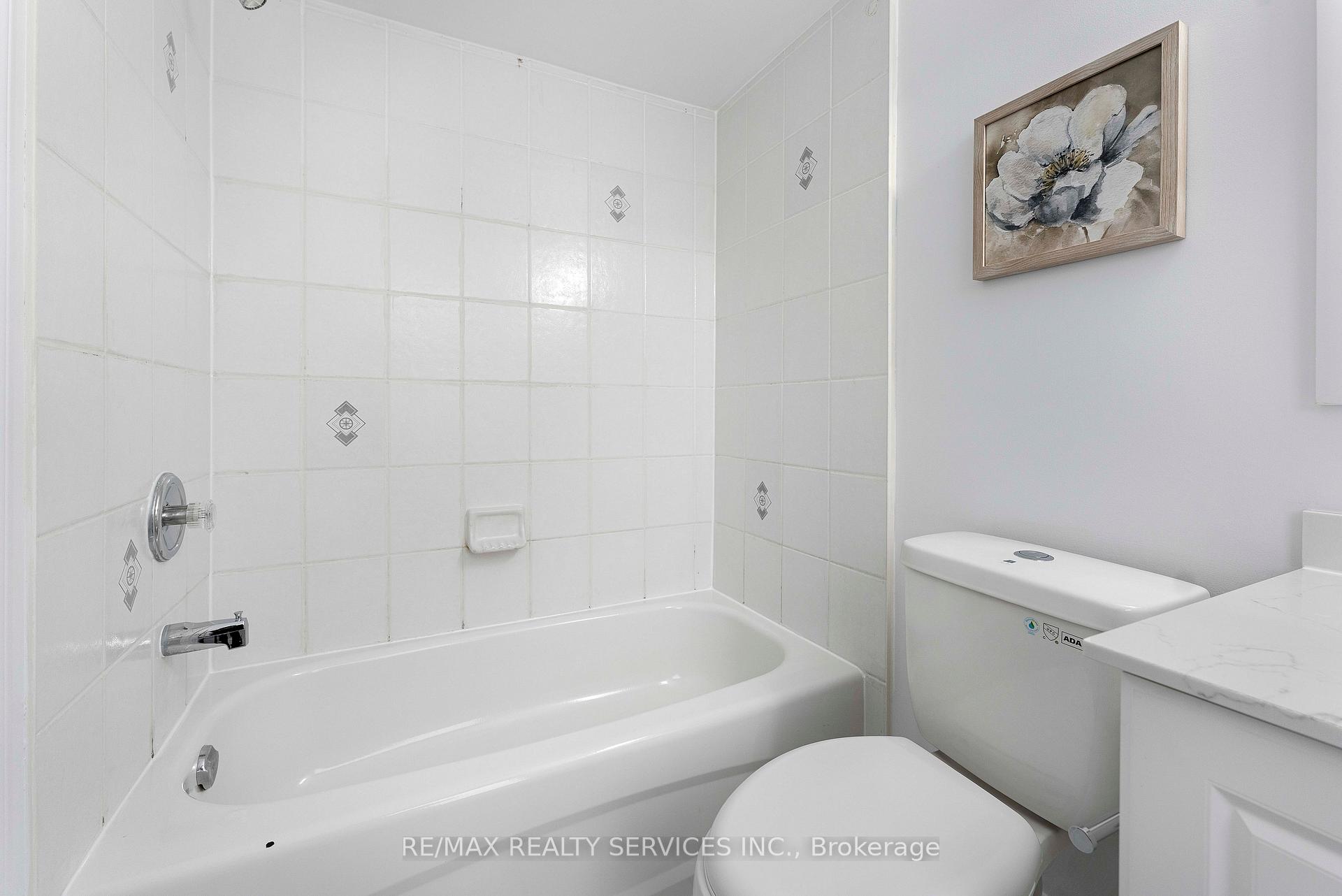 4 Bedrooms Condo at 80 Acorn, Mississauga For sale