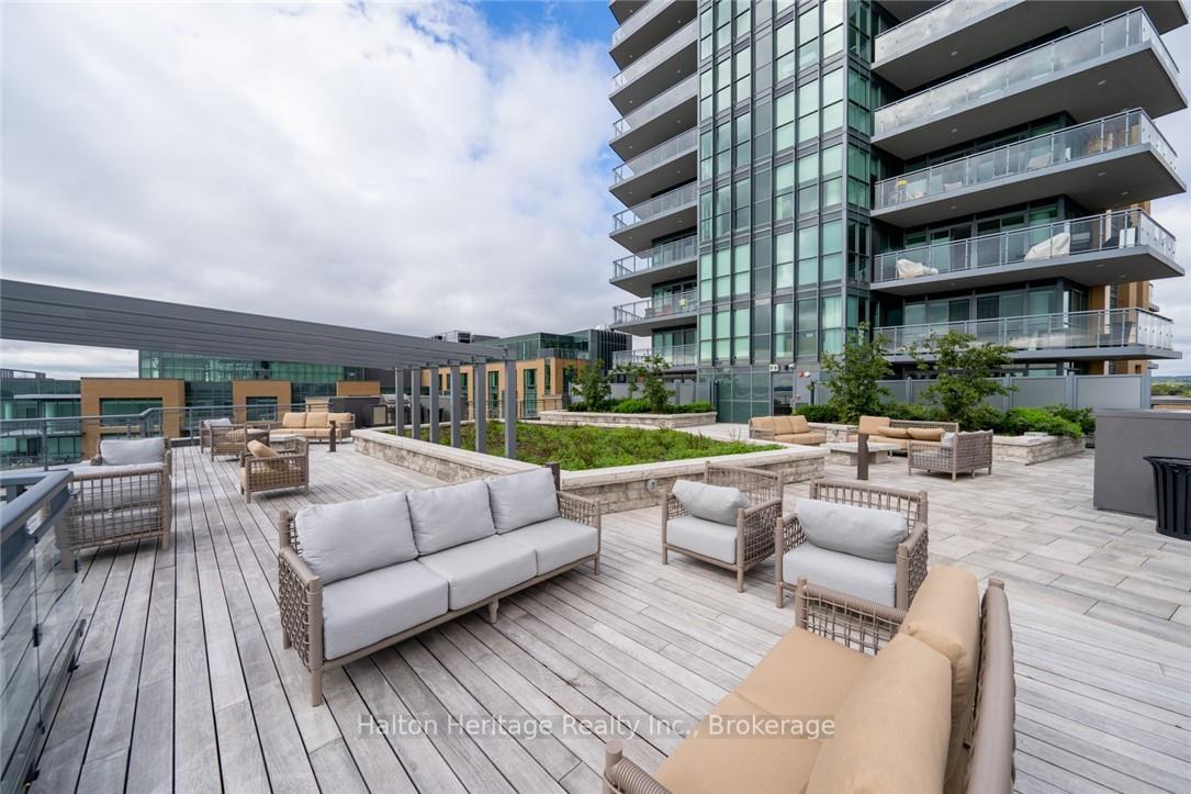 2 Bedrooms Condo at 2060 Lakeshore, Burlington For sale