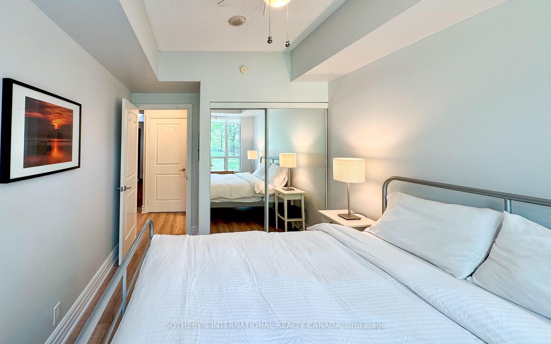 2 Bedrooms Condo at 70 Absolute, Mississauga For sale