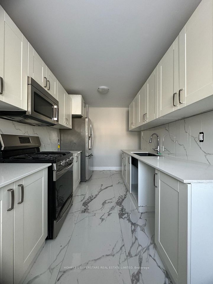 15 Jensen Square, Brampton, ON L6S 2N2