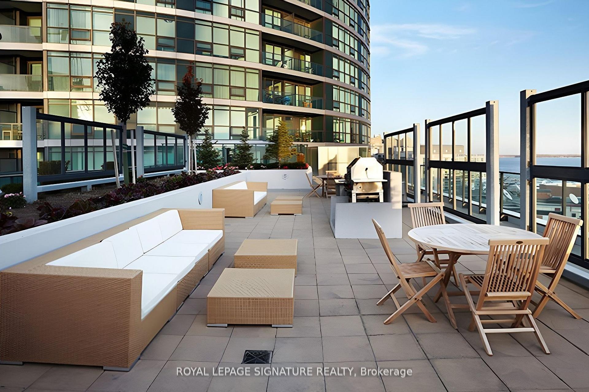 2 Bedrooms Condo at 600 Fleet, Toronto For sale