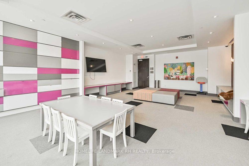 3 Bedrooms Condo at 510 Curran, Mississauga For sale