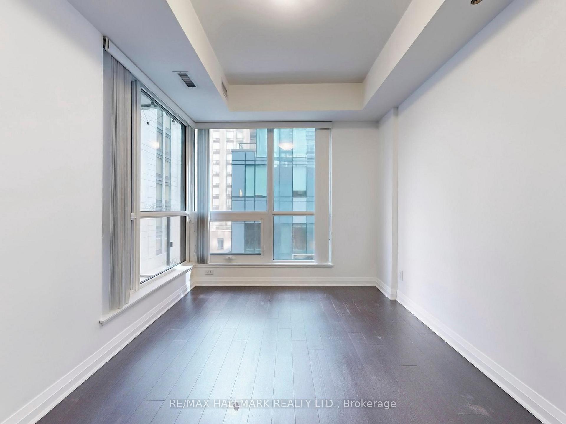 2 Bedrooms Condo at 8 Mercer, Toronto For sale
