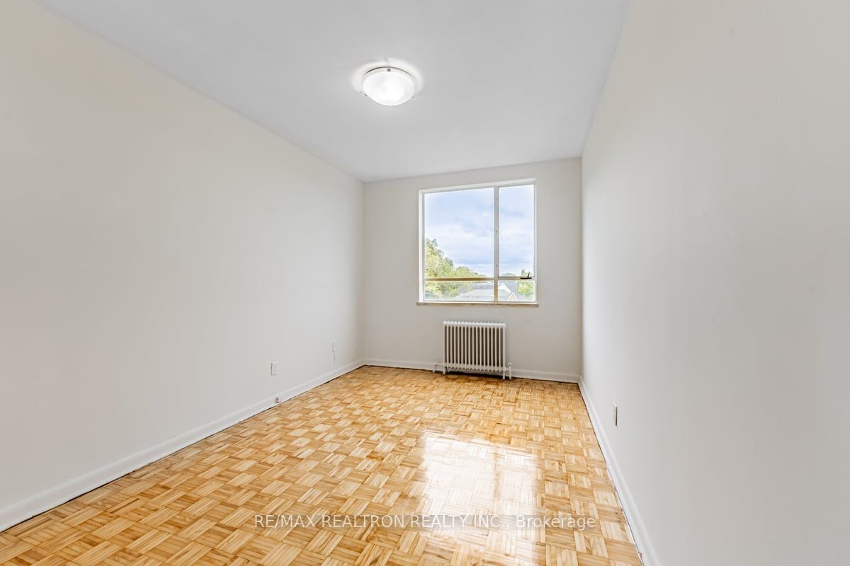 2895 Bathurst Street, #107