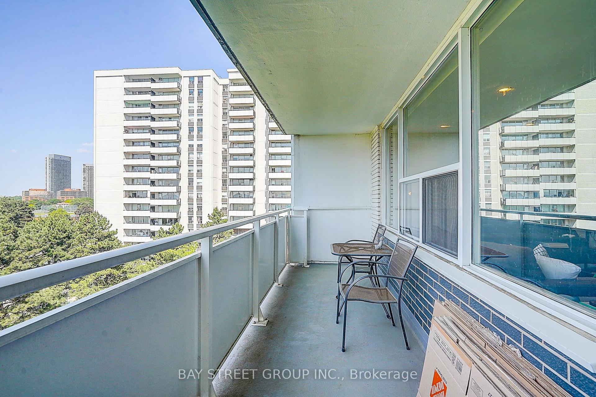 2 Bedrooms Condo at 10 Parkway Forest, Toronto For sale