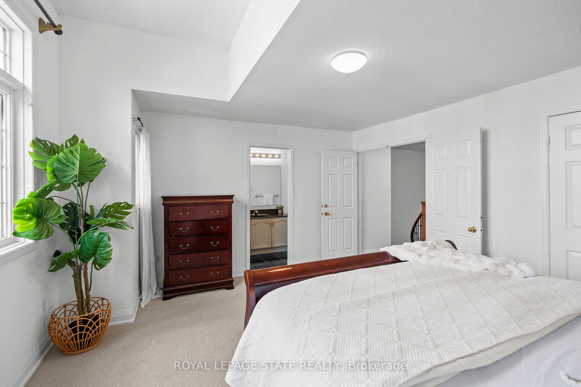 3 Bedrooms Condo at 5090 Fairview, Burlington For sale