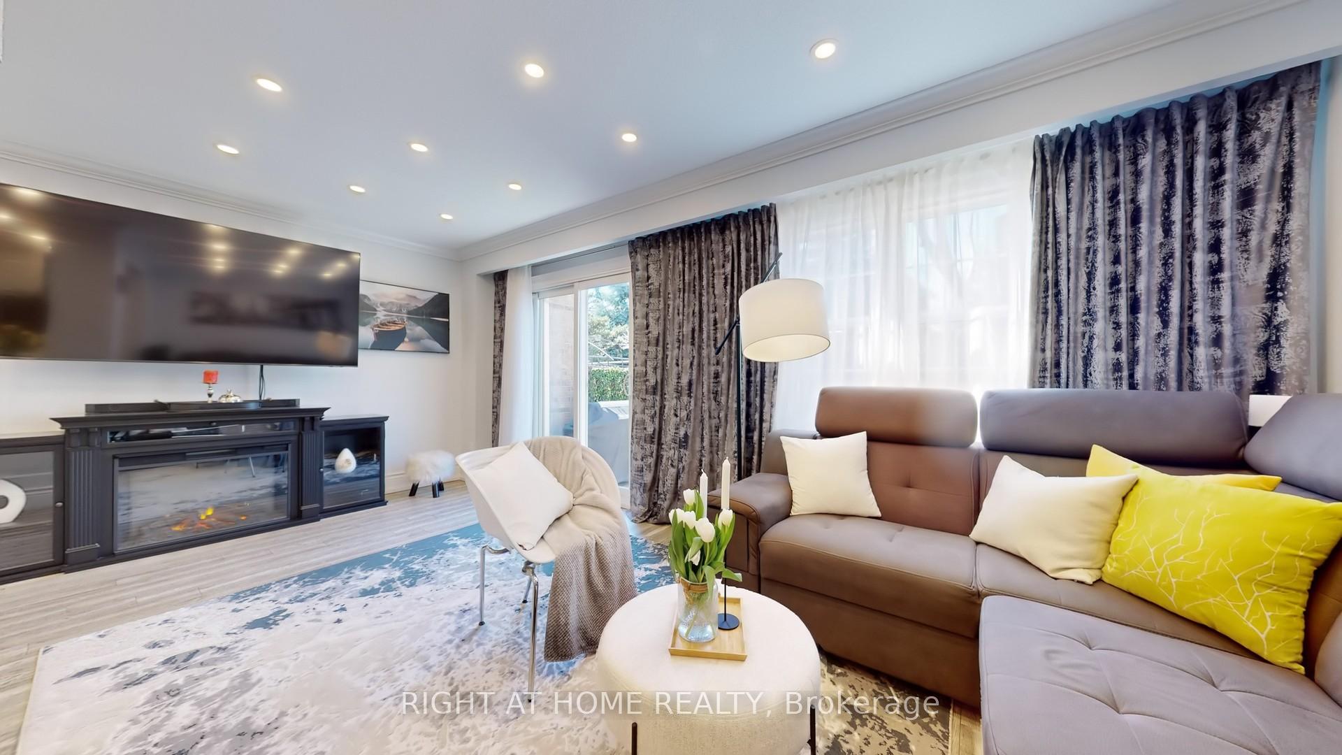 3 Bedrooms Condo at 1951 Rathburn, Mississauga For sale