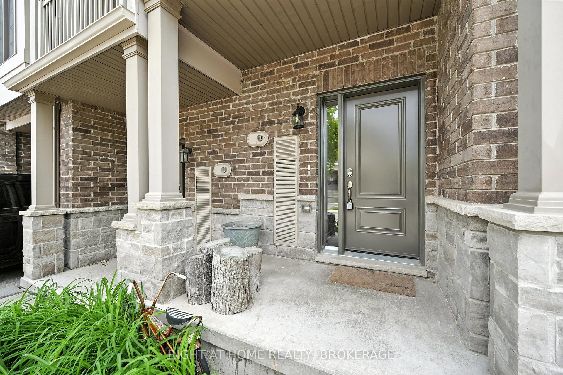 2 Bedrooms Condo at 377 GLANCASTER, Hamilton For sale