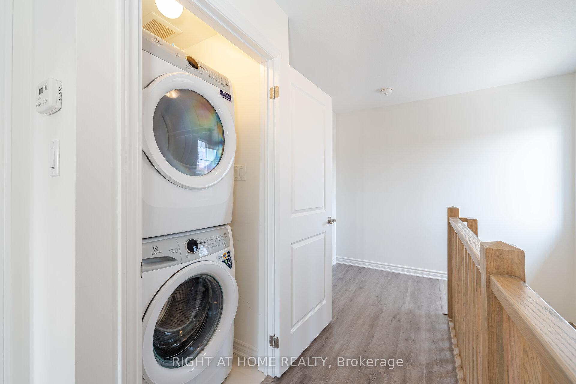 2 Bedrooms Condo at 305 Garner, Hamilton For sale