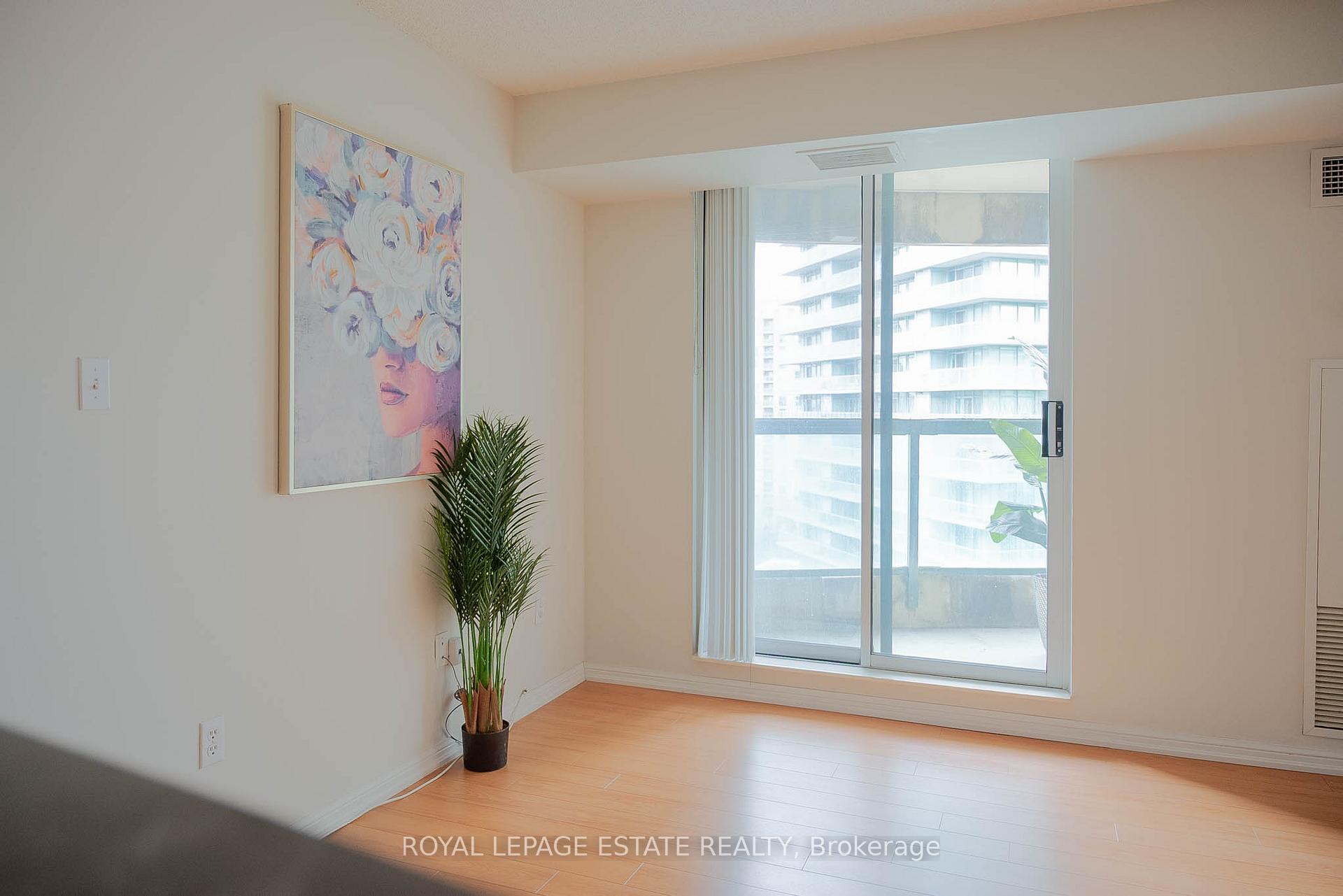 3 Bedrooms Condo at 23 Lorraine,  Toronto For sale