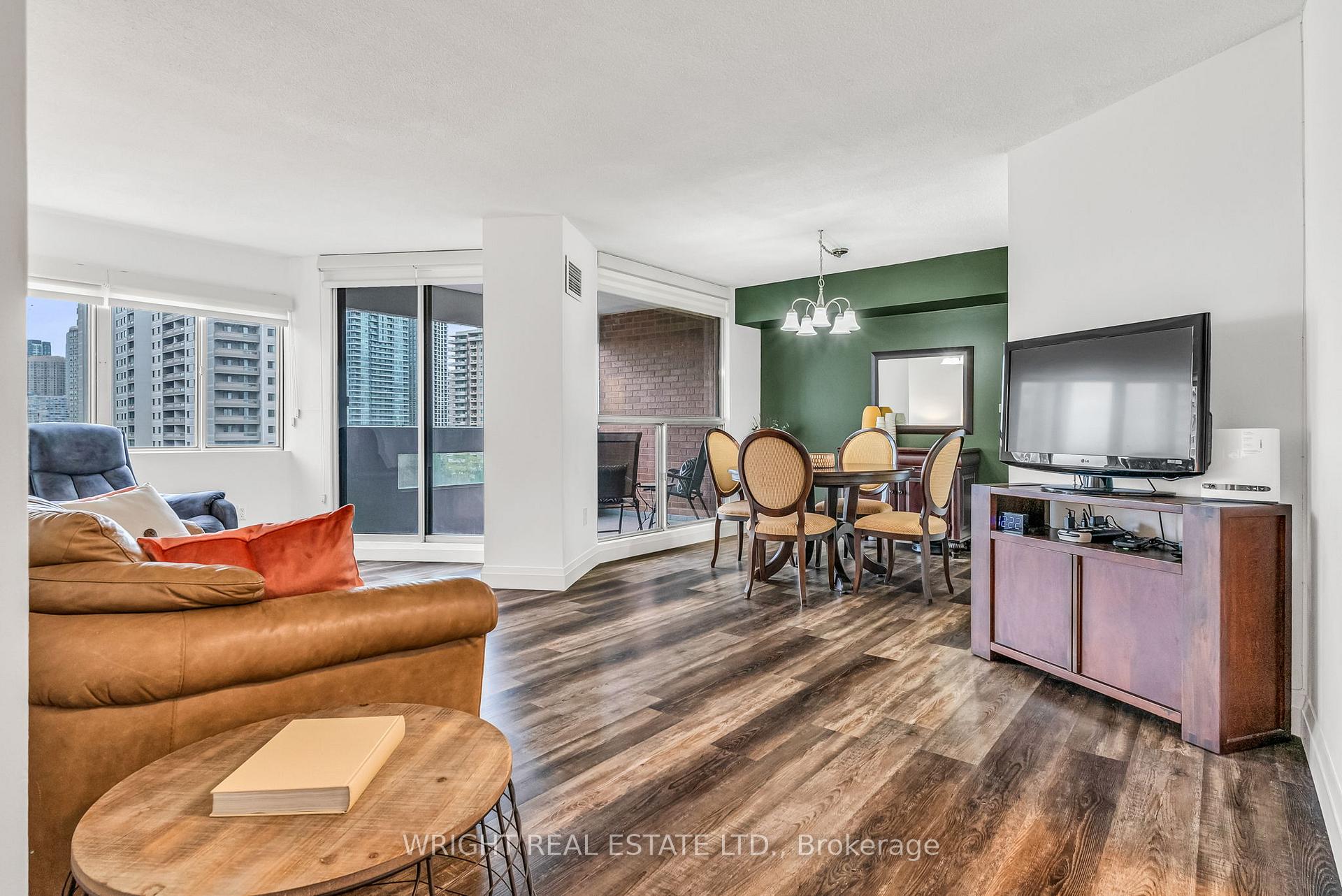 3 Bedrooms Condo at 1580 Mississauga Valley,  Mississauga For sale