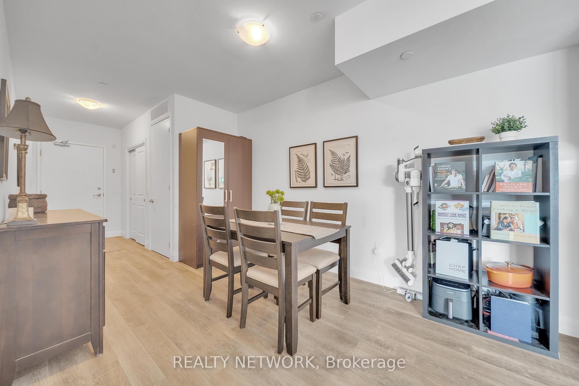 2 Bedrooms Condo at 1 Redfern, Hamilton For sale