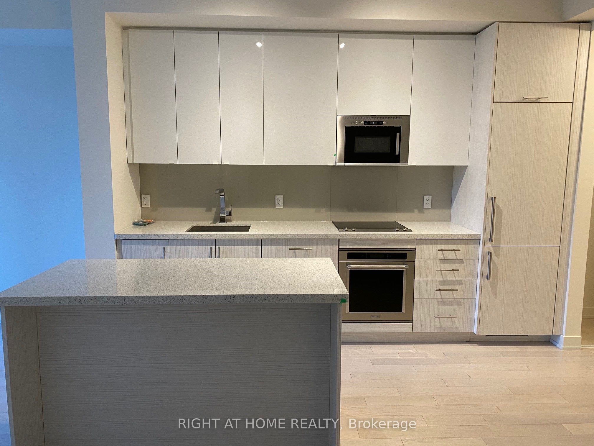330 Richmond Street W, #Unit 901