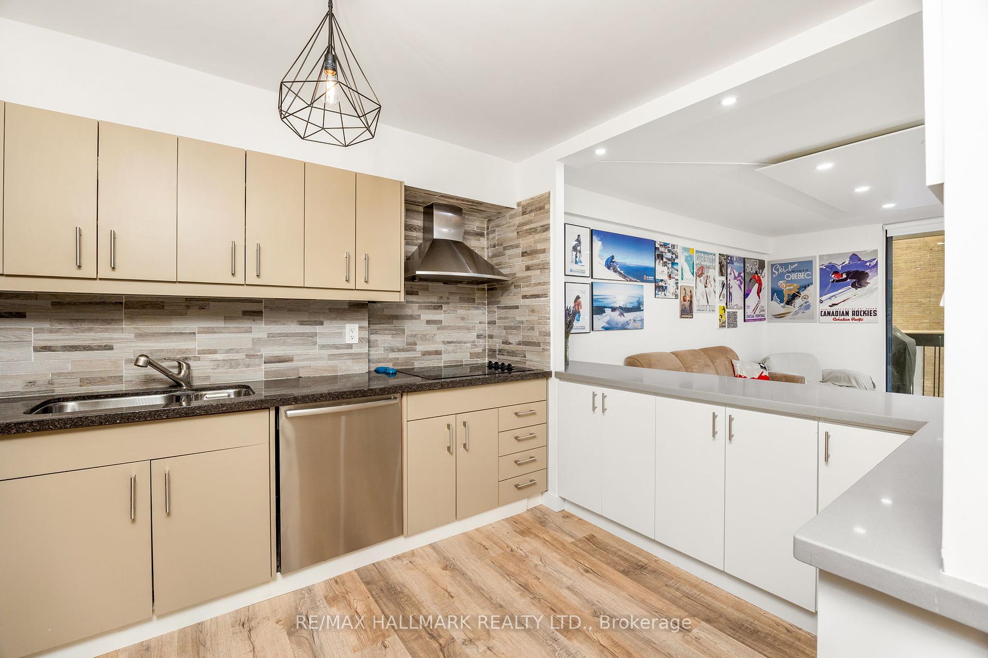 2 Bedrooms Condo at 212 St George, Toronto For sale