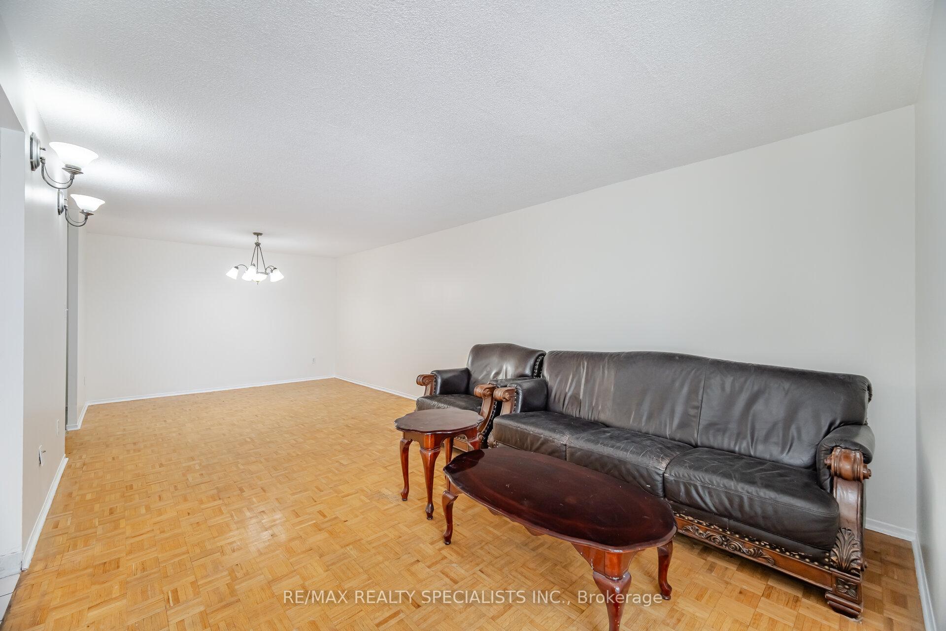 3 Bedrooms Co-op at 350 Webb, Mississauga For sale