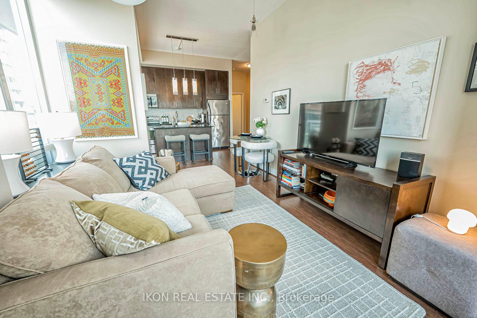 3 Bedrooms Condo at 116 George, Toronto For sale