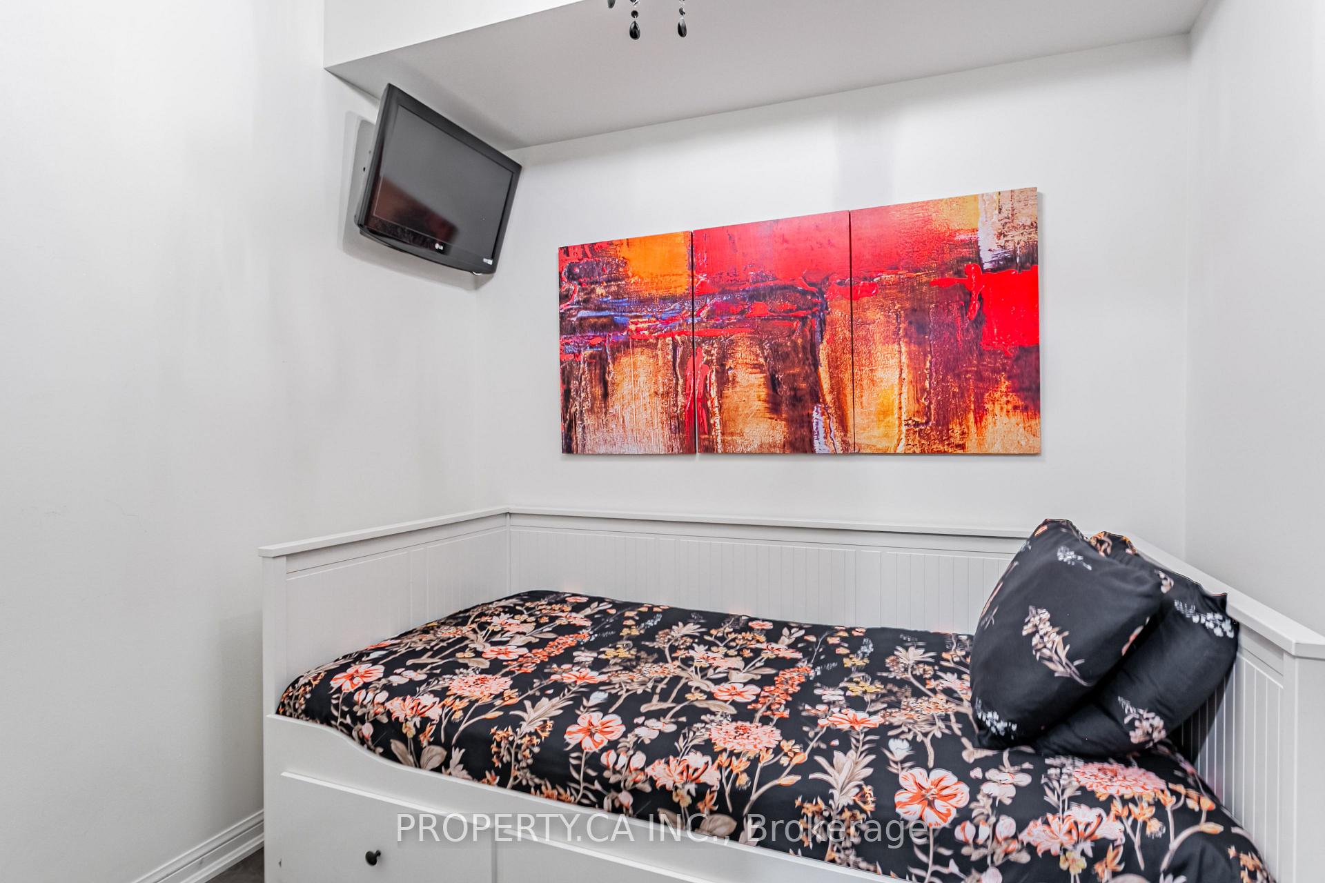 2 Bedrooms Condo at 35 Bastion, Toronto For sale