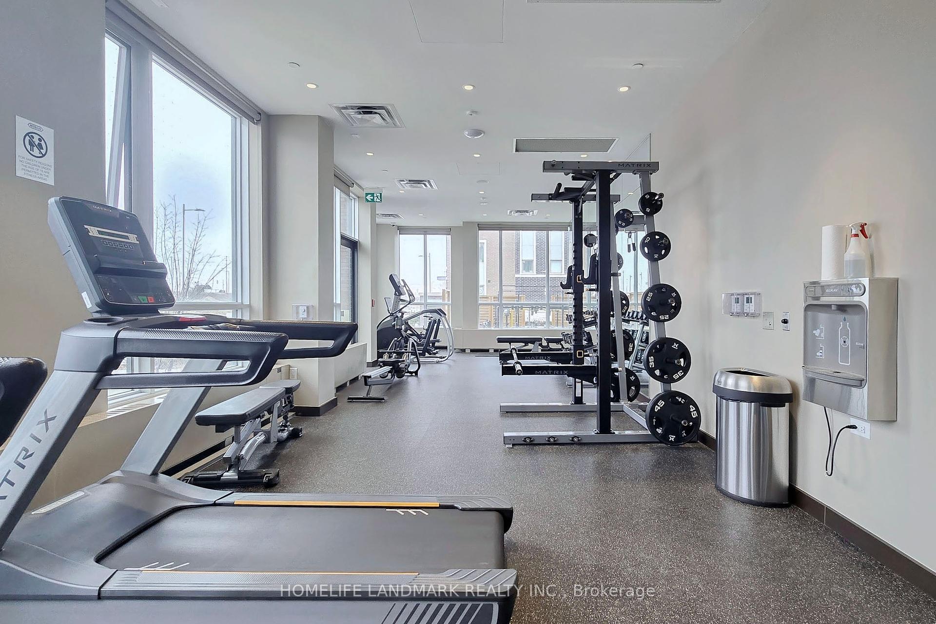 2 Bedrooms Condo at 60 Honeycrisp, Vaughan For sale