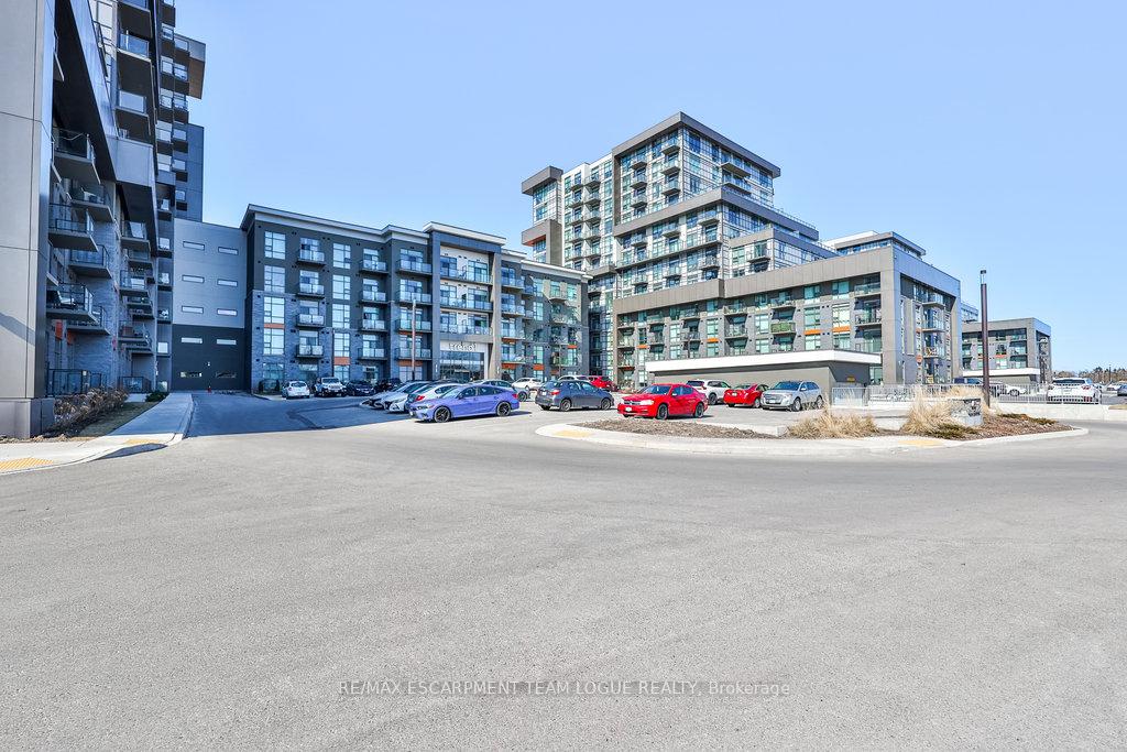 2 Bedrooms Condo at 450 Dundas,  Hamilton For sale