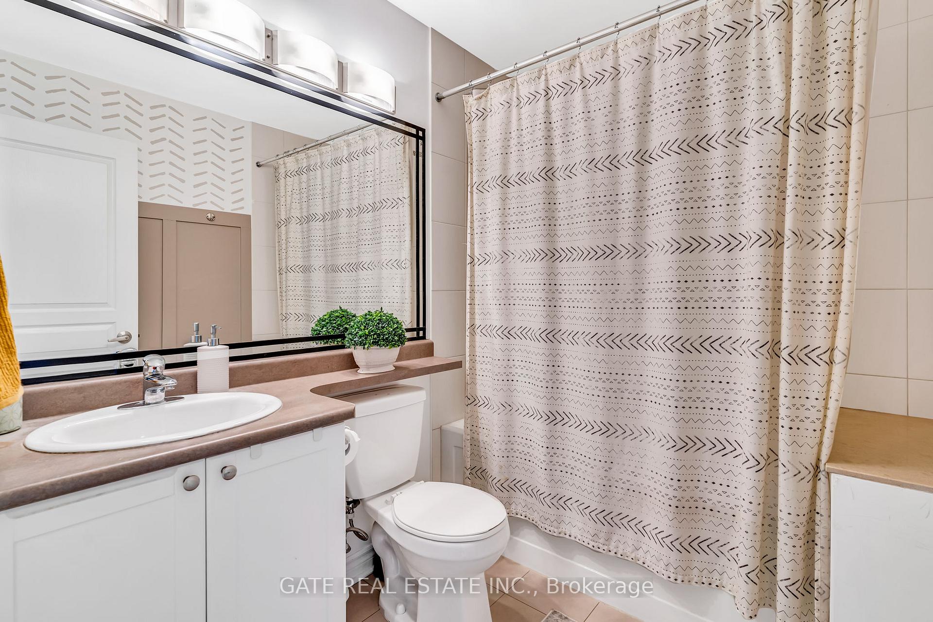 2 Bedrooms Condo at 3525 Kariya, Mississauga For sale