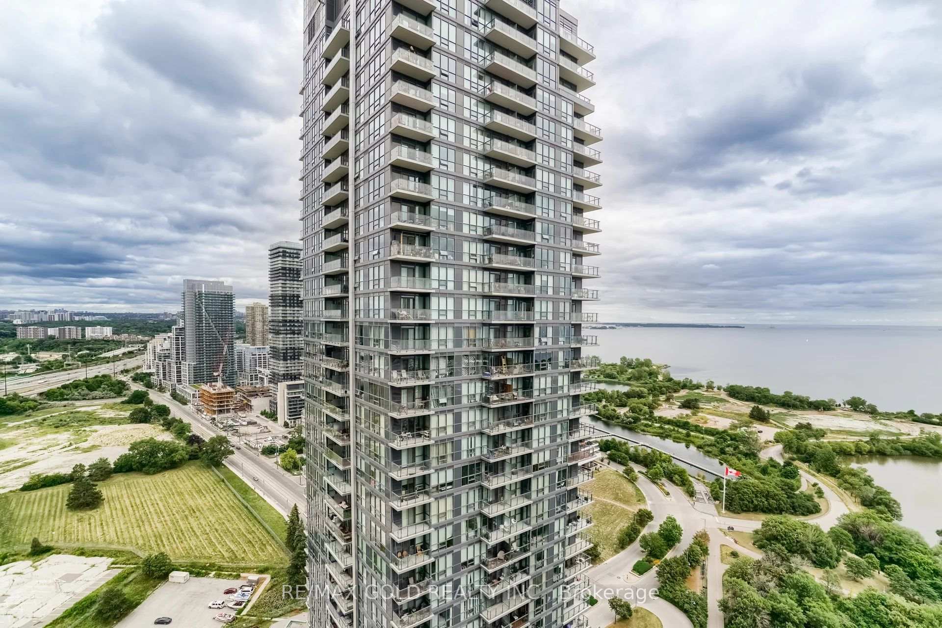 3 Bedrooms Condo at 2212 Lakeshore, Toronto For sale