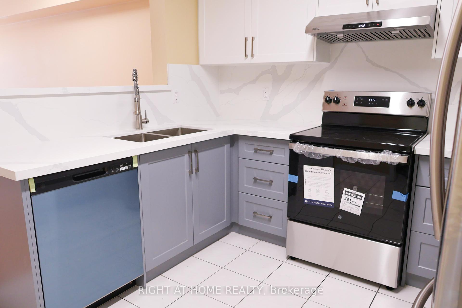 4 Bedrooms Condo at 821 Grandview, Toronto For sale