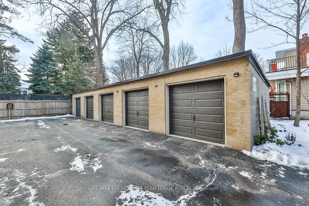 2 Bedrooms Co-op at 288 Reynolds,  Oakville For sale