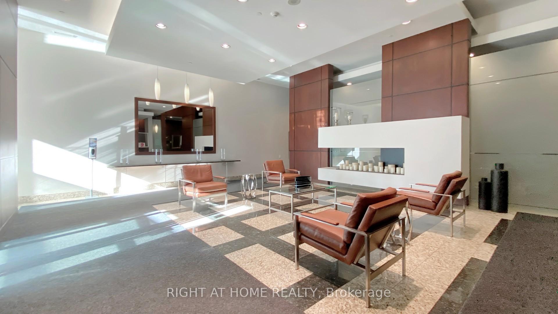 3 Bedrooms Condo at 18 Parkview, Toronto For sale