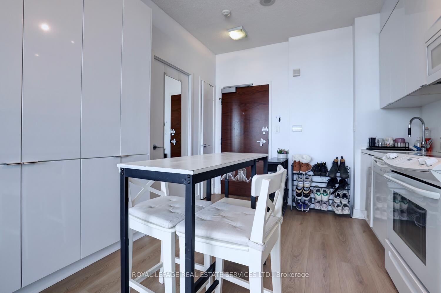 1 Bedroom Condo at 15 Iceboat,  Toronto For sale