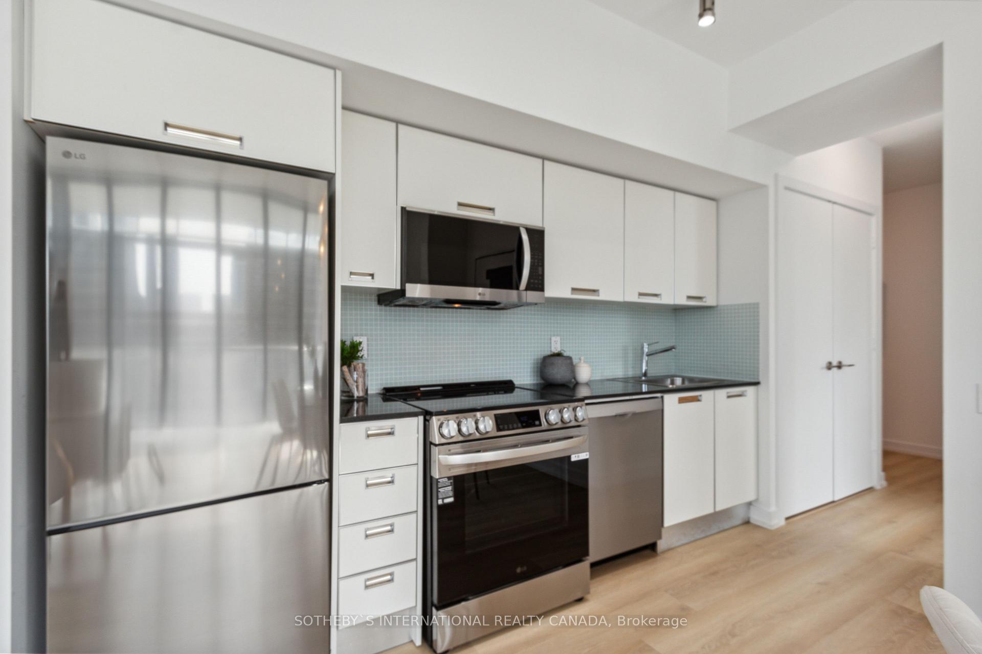 2 Bedrooms Condo at 33 Charles,  Toronto For sale