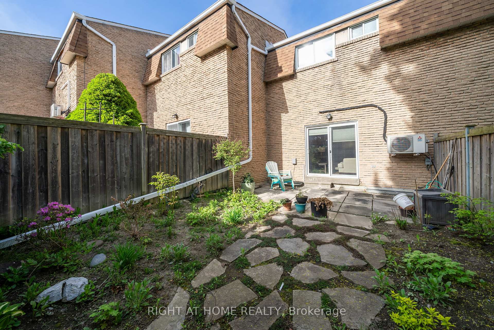 3 Bedrooms Condo at 121 Centennial, Toronto For sale
