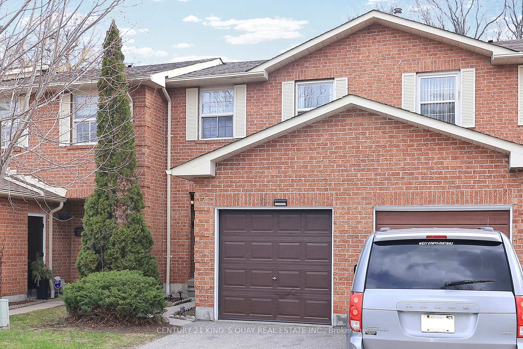 4 Bedrooms Condo at 25 Whitecap, Toronto For sale