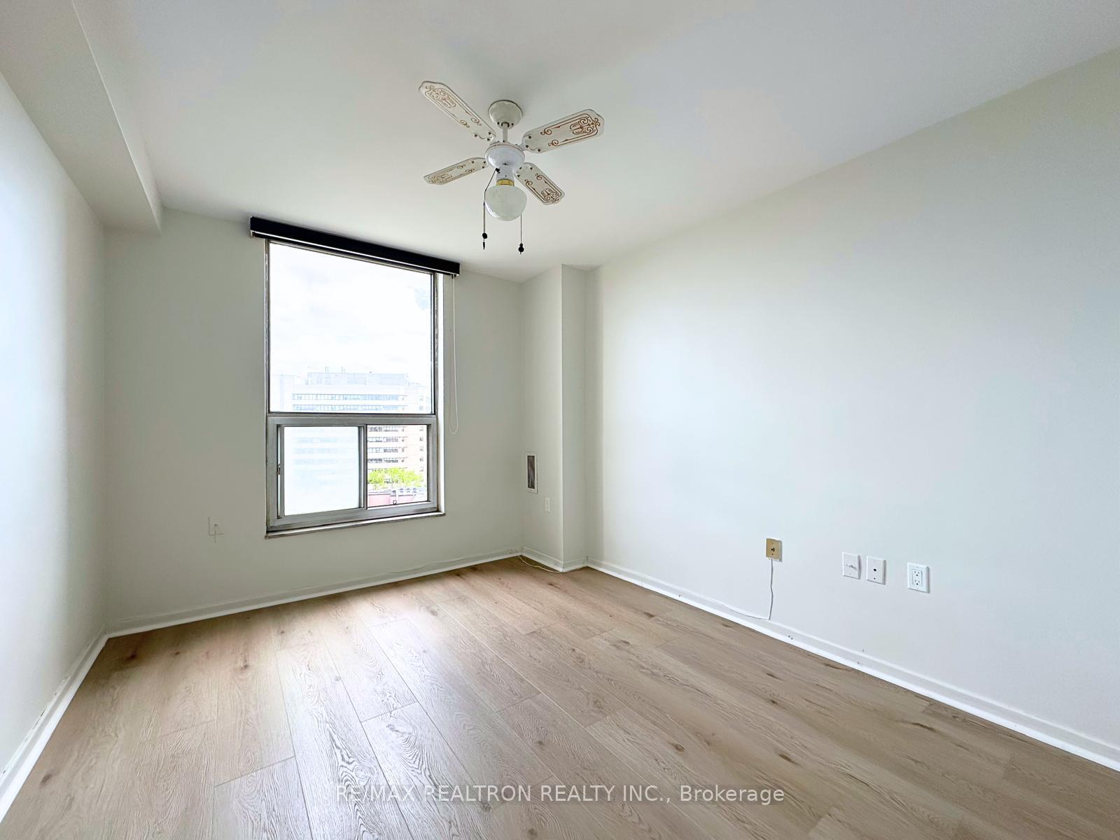 3 Bedrooms Condo at 130 Neptune, Toronto For sale