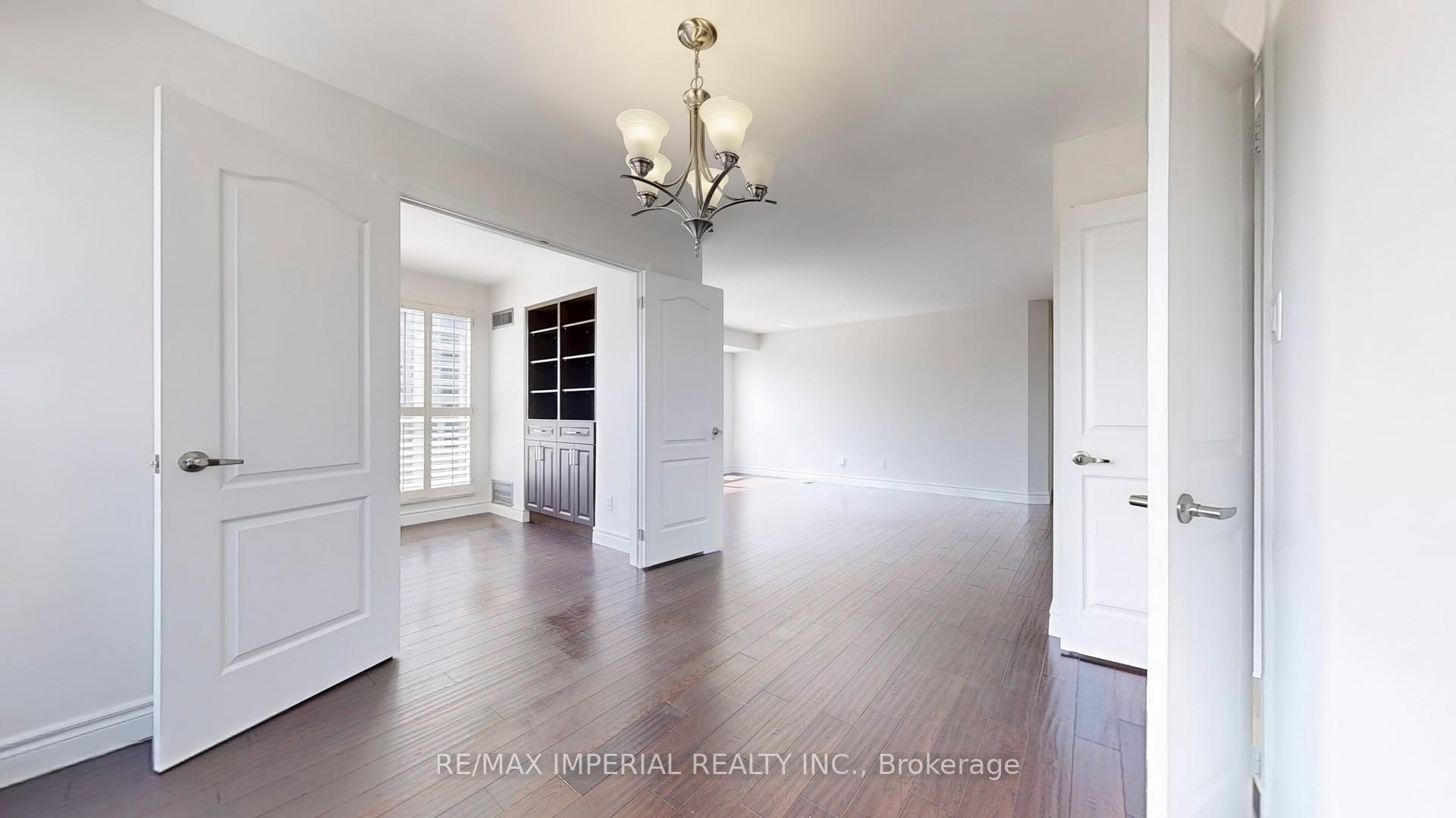 3 Bedrooms Condo at 18 Hollywood, Toronto For sale
