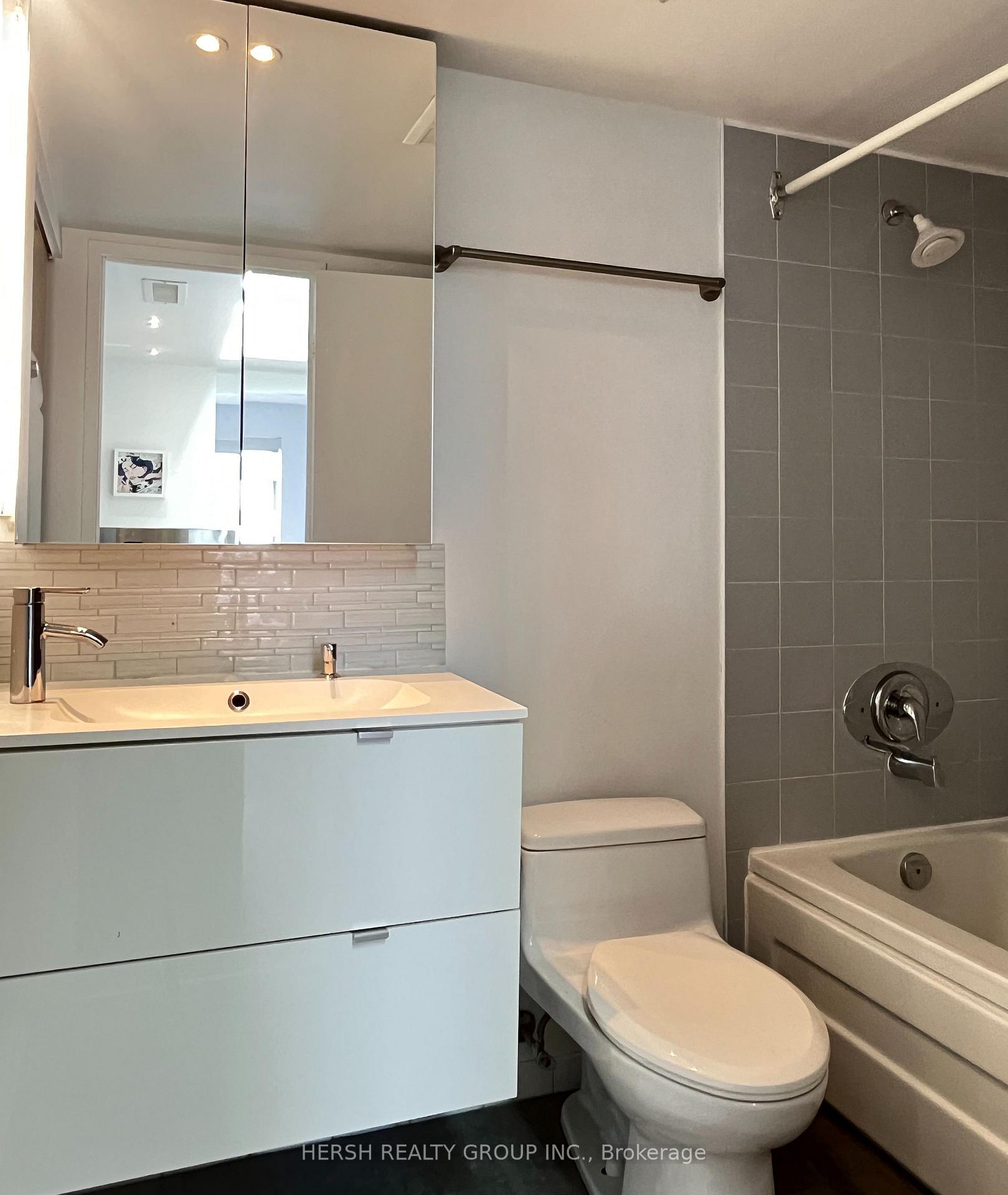 1 Bedroom Condo at 1001 Bay,  Toronto For sale