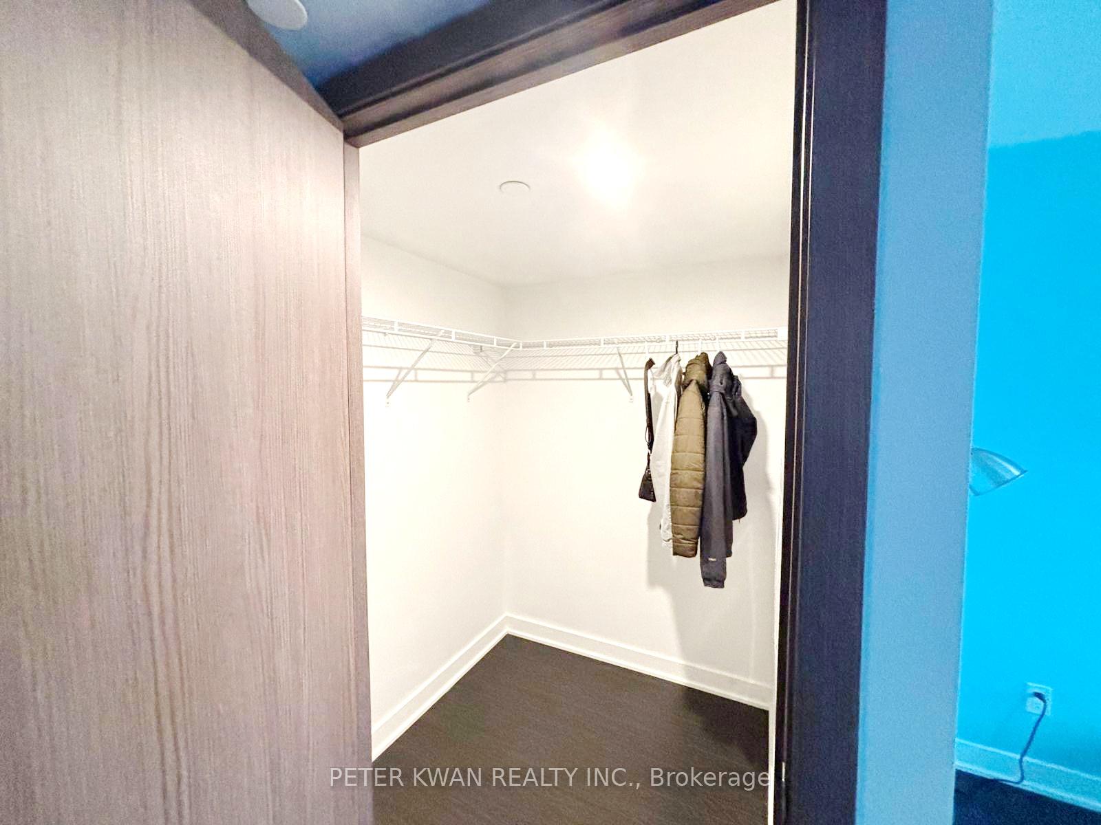 2 Bedrooms Condo at 19 Bathurst, Toronto For sale