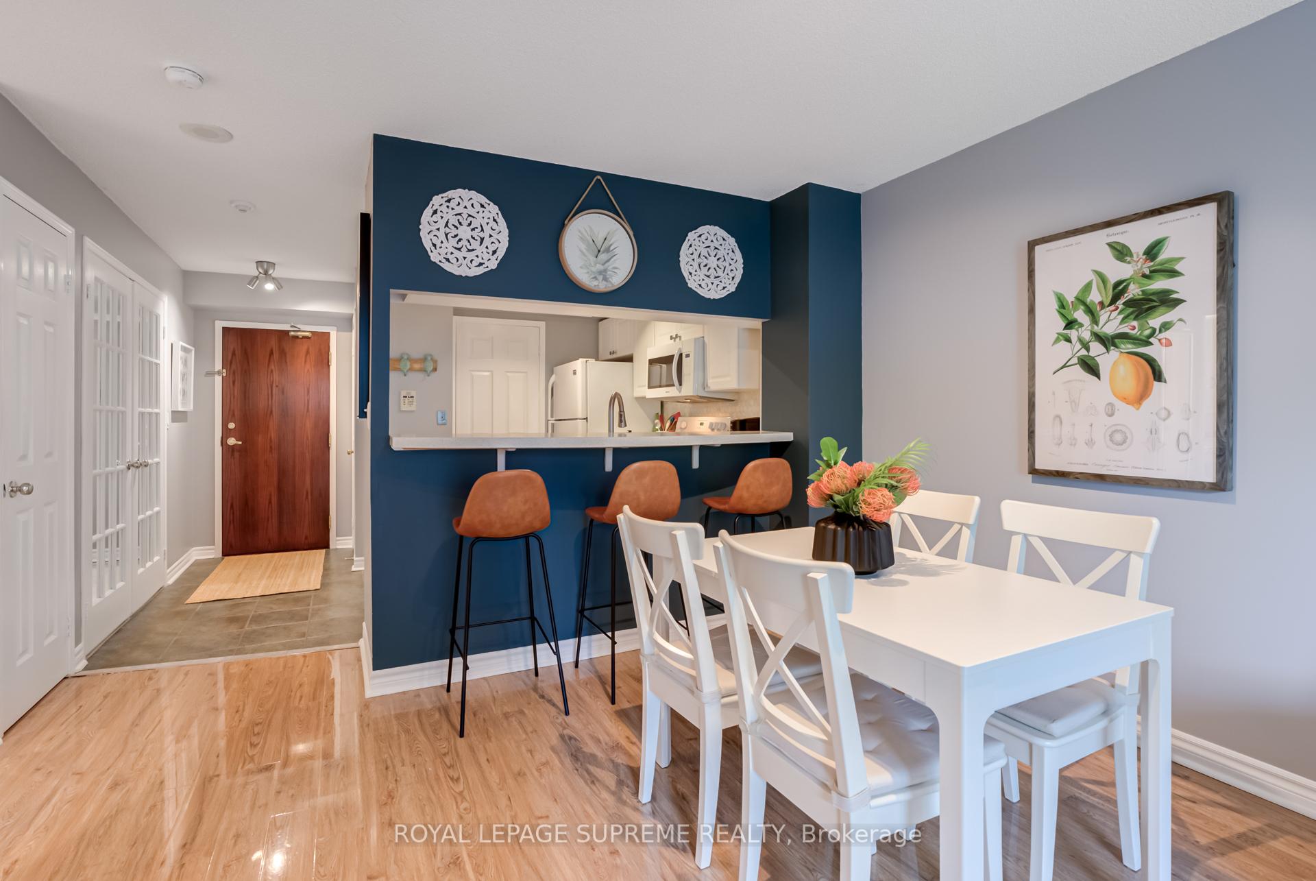 2 Bedrooms Condo at 190 Manitoba, Toronto For sale