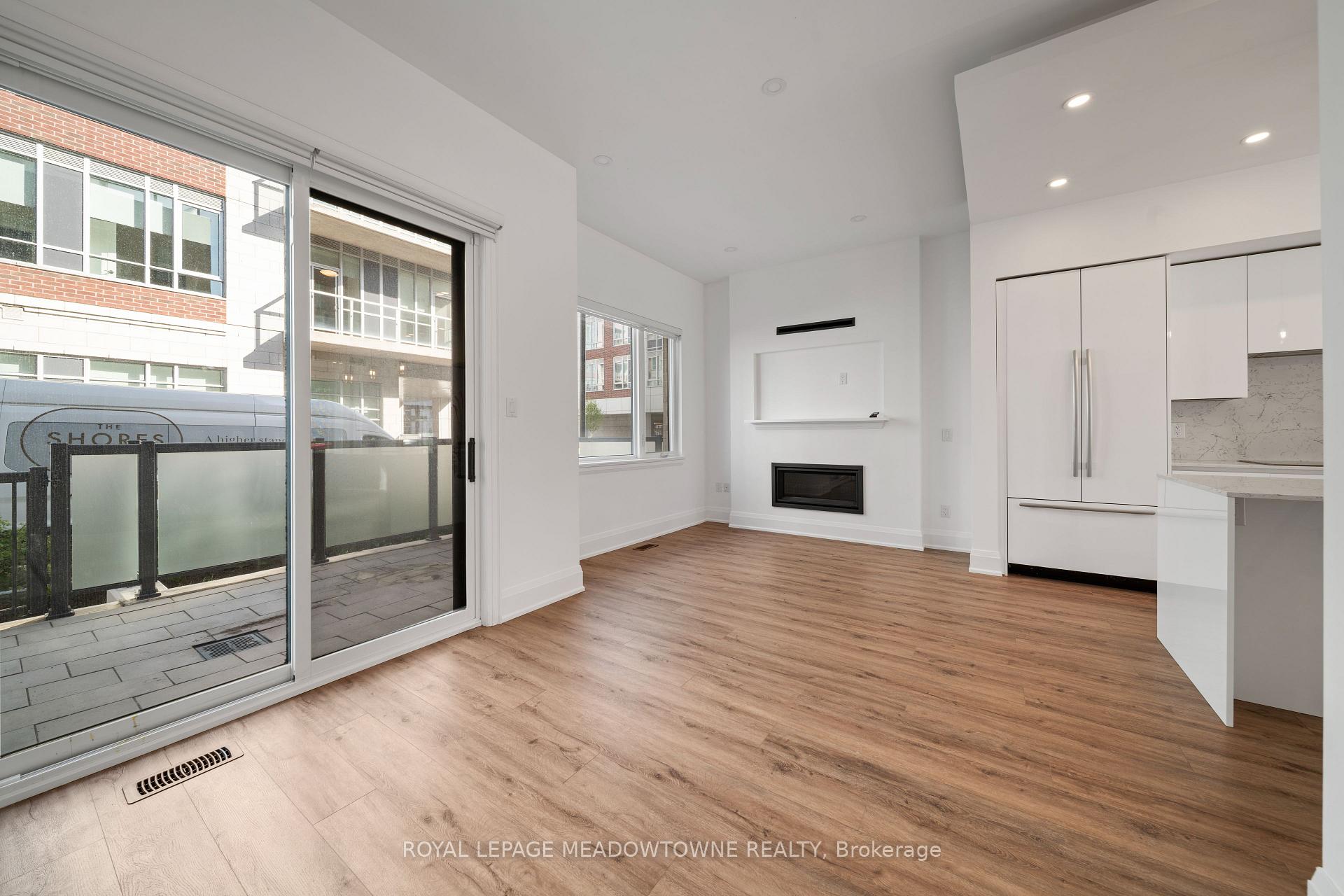 4 Bedrooms Condo at 121 High, Mississauga For sale